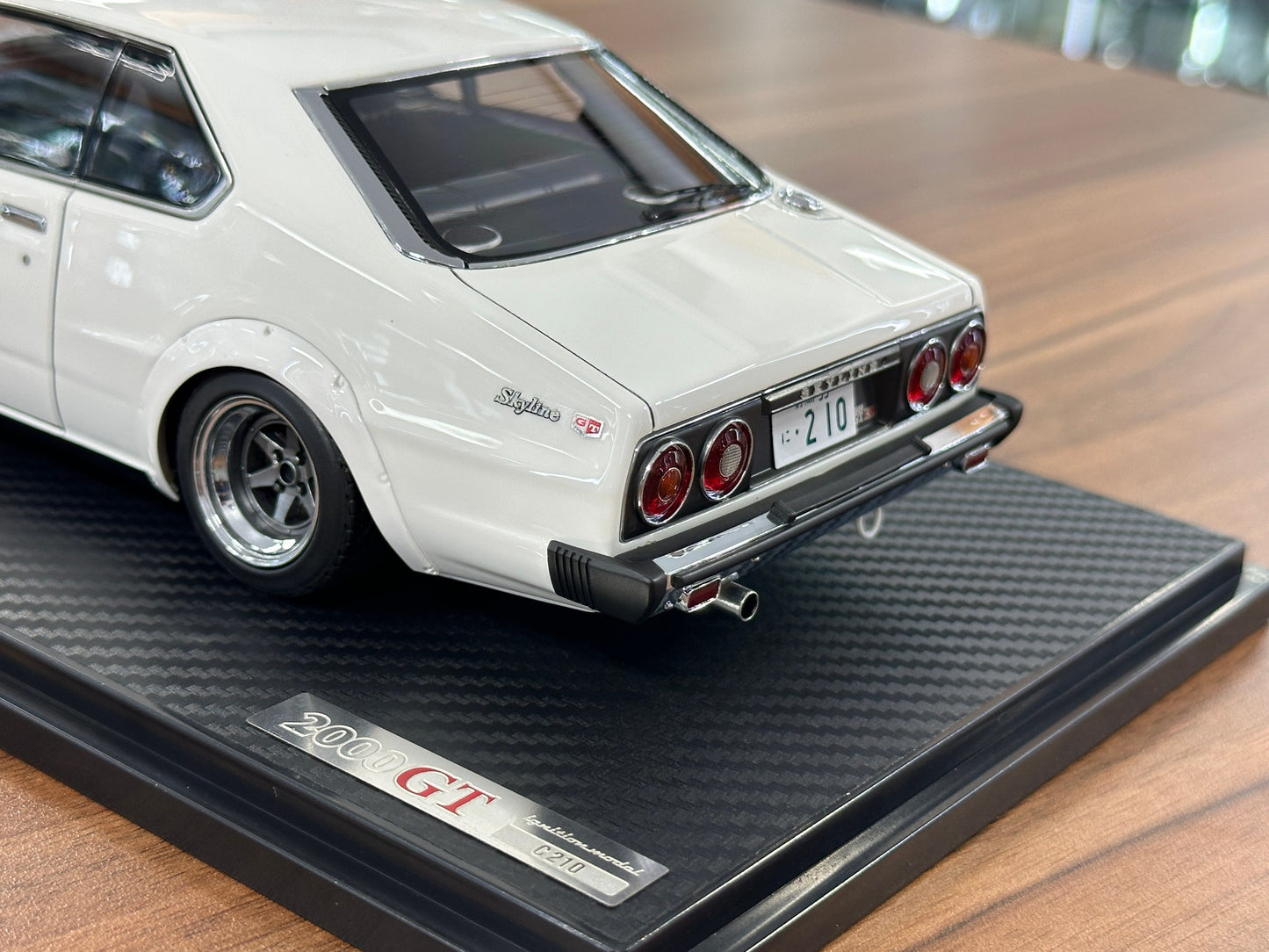 1/18 Resin Ignition Model Nissan Skyline 2000 GT-ES C210 – White