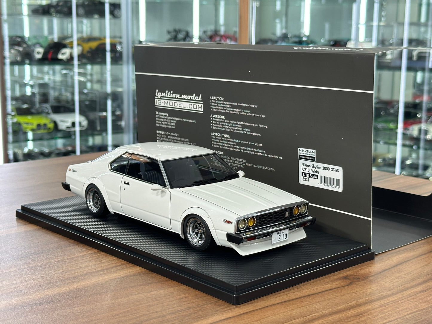 1/18 Resin Ignition Model Nissan Skyline 2000 GT-ES C210 – White