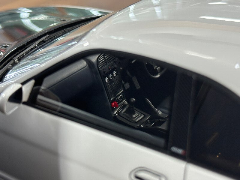 1/18 Resin Ignition Model Nissan Skyline GT-R BCN R33 – White