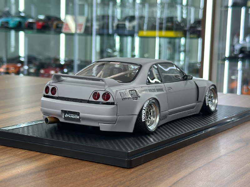 イグニッションモデル　1/18パンデム　GTR R33 シルバー 1:18 Nissan Skyline GT-R R33 PANDEM - Gun Metallic Grey -- Ignition Mo