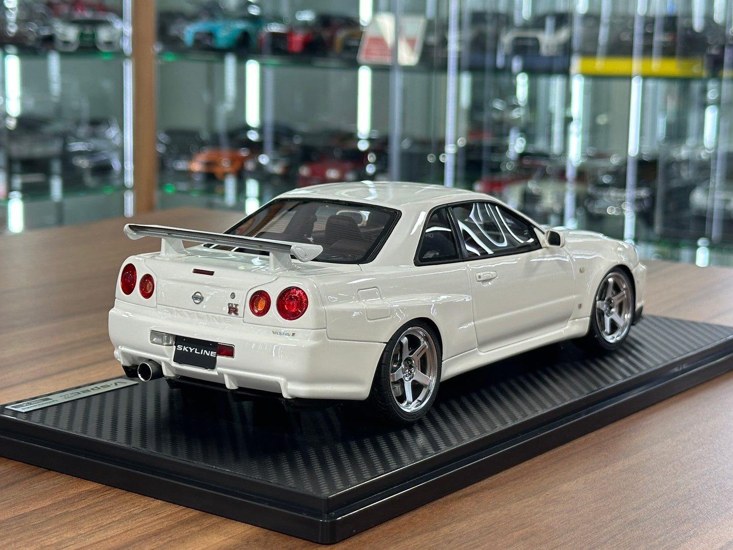 1/18 Resin Ignition Model Nissan Skyline GT-R V-Spec II BN R34 – White