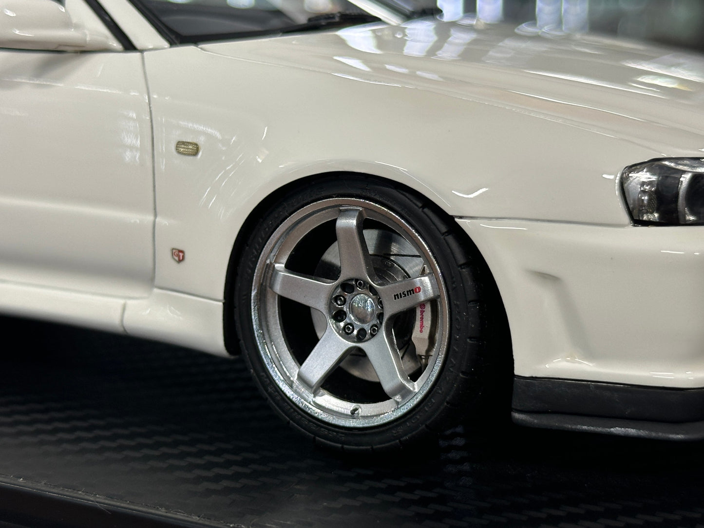 1/18 Resin Ignition Model Nissan Skyline GT-R V-Spec II BN R34 – White