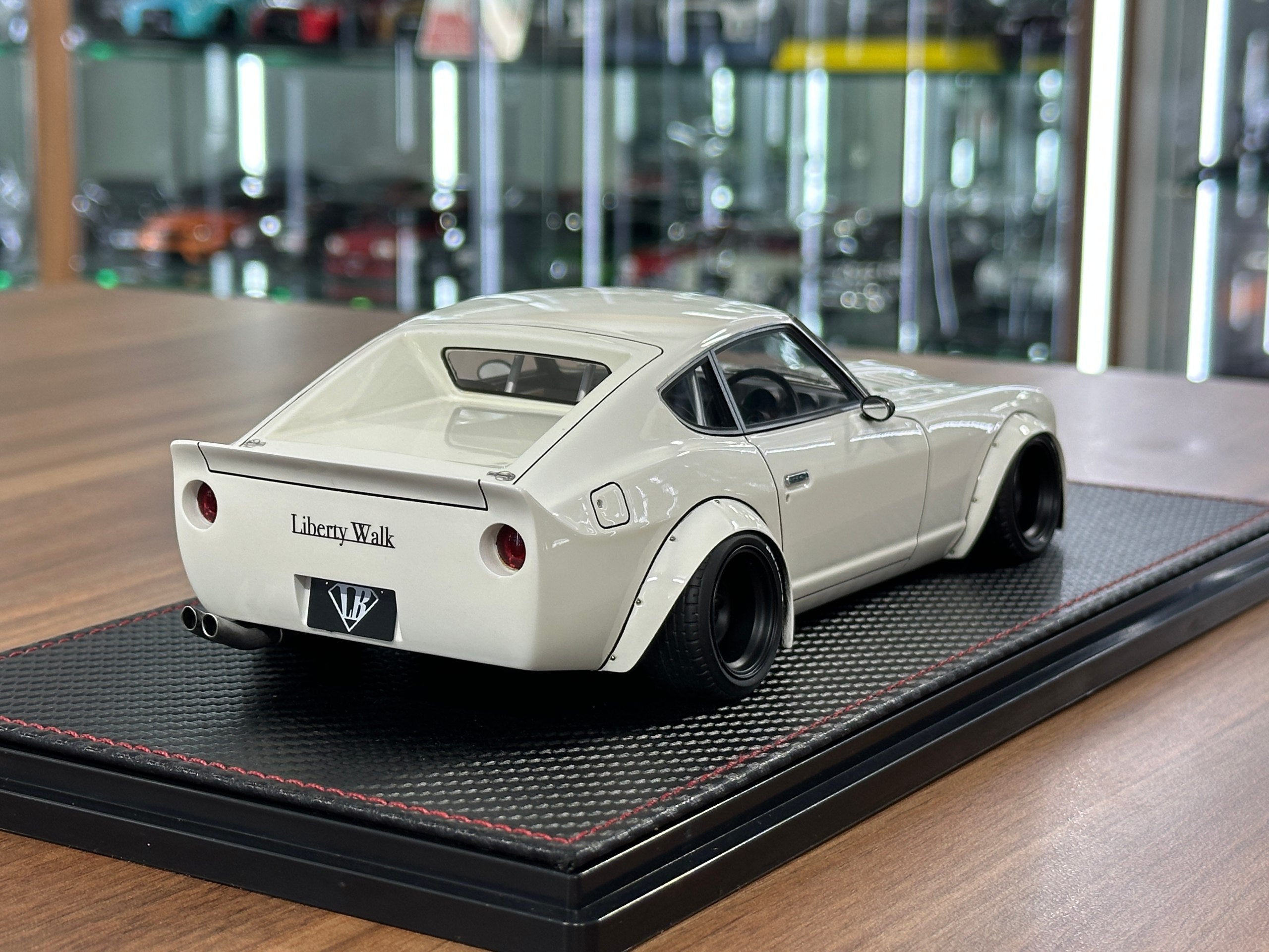 LB-WORKS Nissan Fairlady Z S30 F31 White 1/18 Resin Model