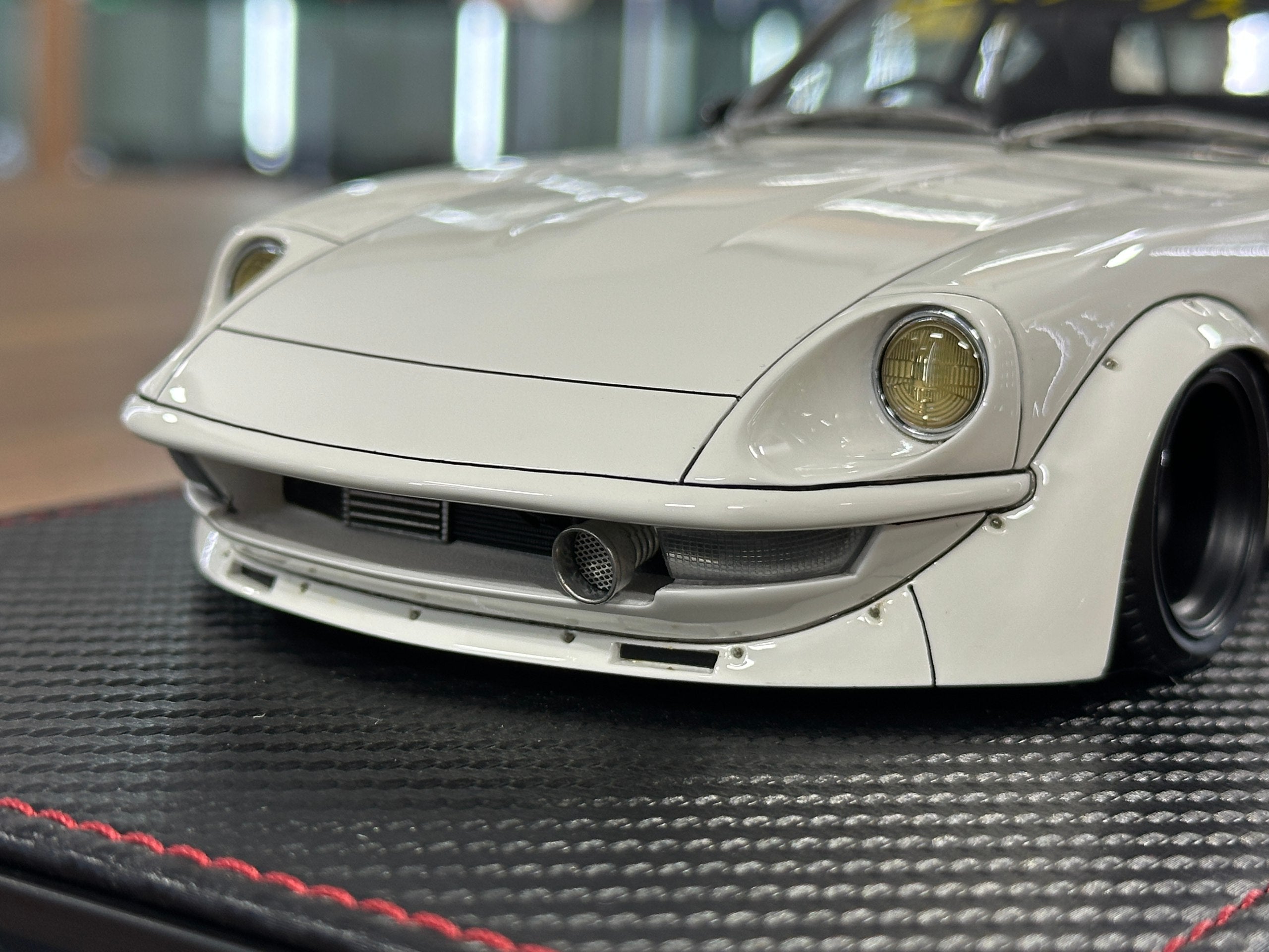 LB-WORKS Nissan Fairlady Z S30 F31 White 1/18 Resin Model
