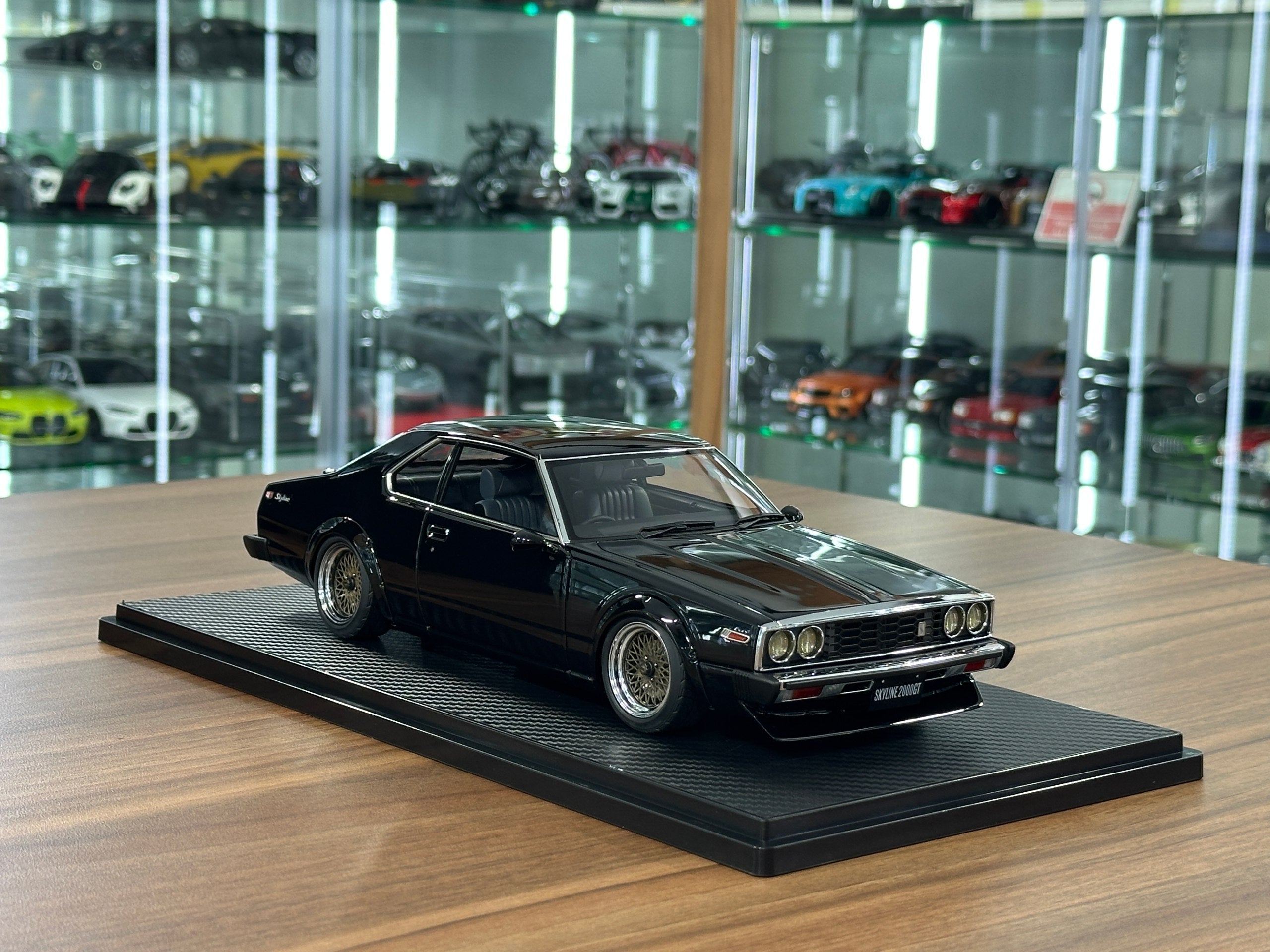 Nissan Skyline 2000 GT-ES C210 White 1/18 Resin Model – dturman.com