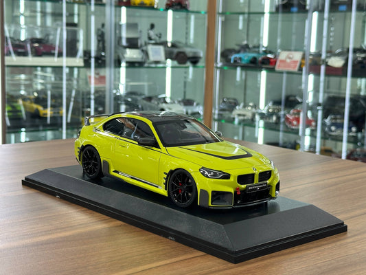 BMW M2 Performance Parts 2024 (G87) – 1:18 Dealer Edition Diecast Model Sao Paulo Yellow Full Opening