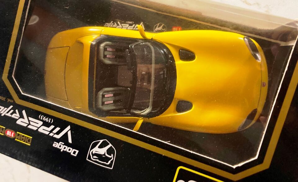 1/18 Diecast car Dodge Viper RT/10 Yellow Bburago Scale Model Car