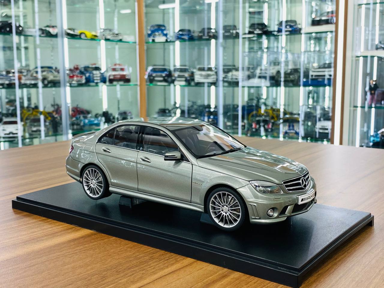 Benz Scale Models Shop 1/18 Mercedes Benz Model Car - Dturman Dubai UAE. – dturman.com