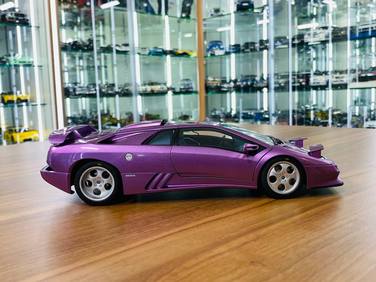 1/18 Diecast AUTOart Lamborghini Diablo SE30 in Purple