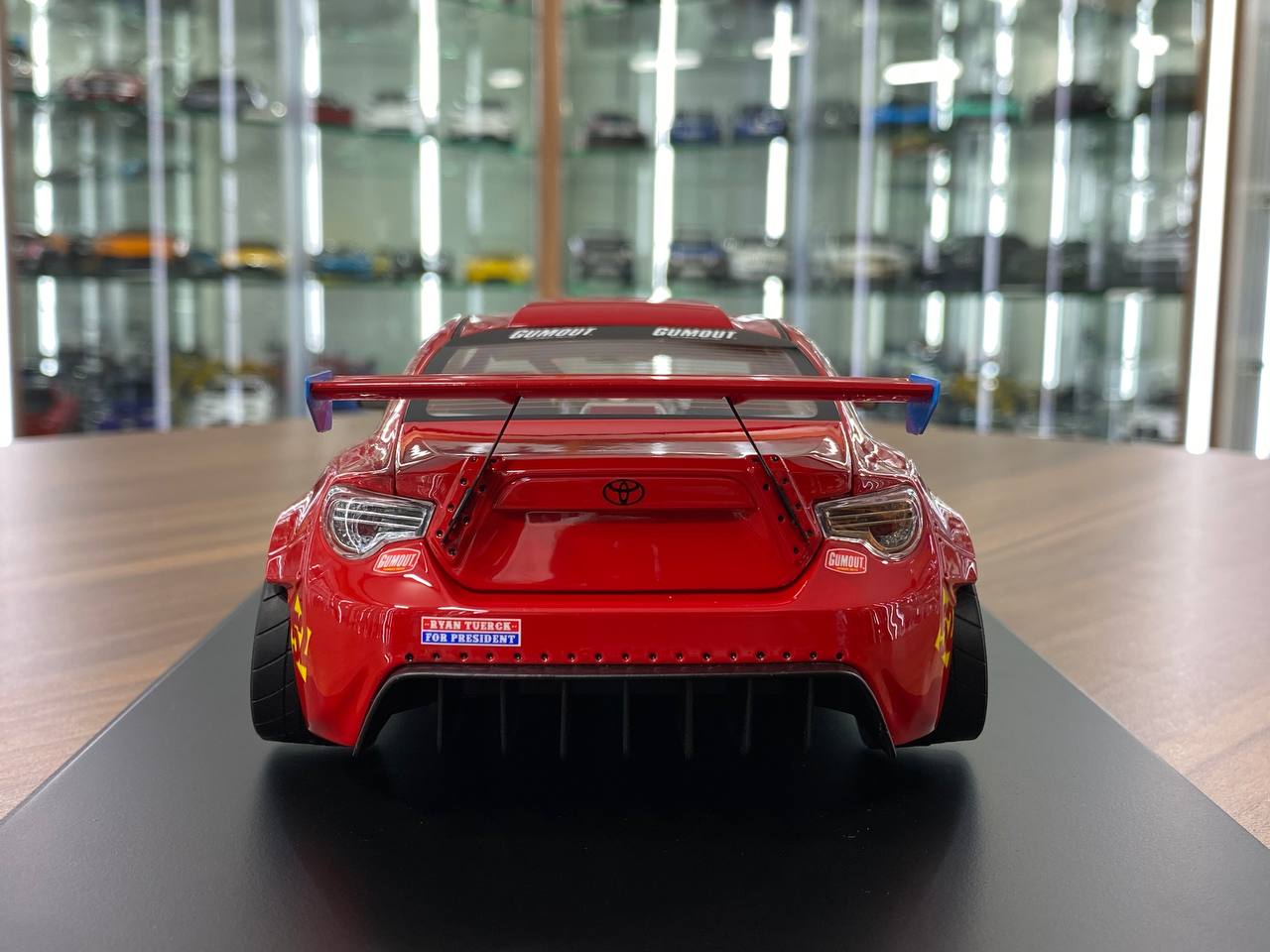1/18 Diecast Toyota GT4586 411 Donut Red Model Car