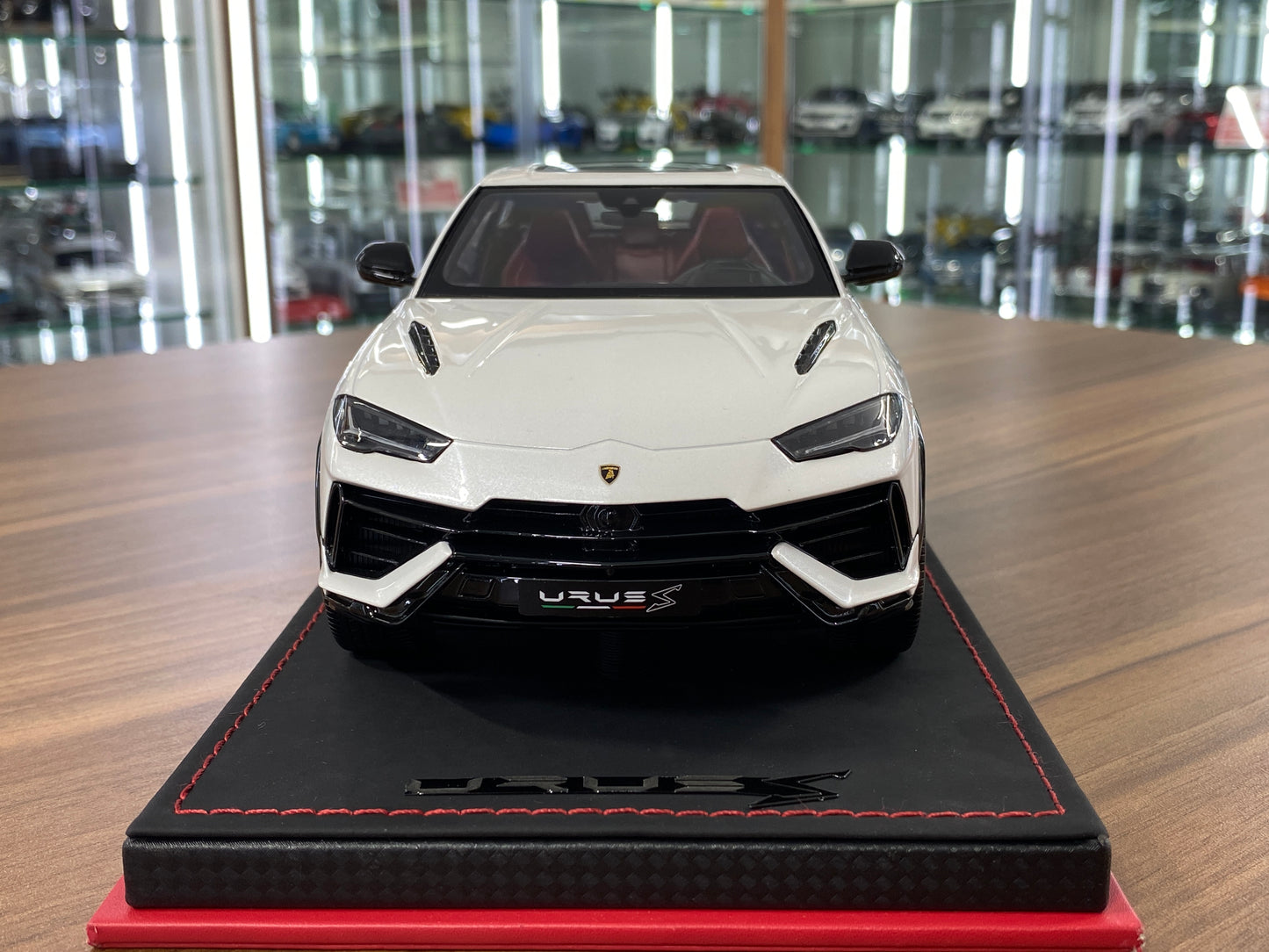 1/18 MR Collection Models Lamborghini URUS S Resin Model - Balloon White | Limited Edition