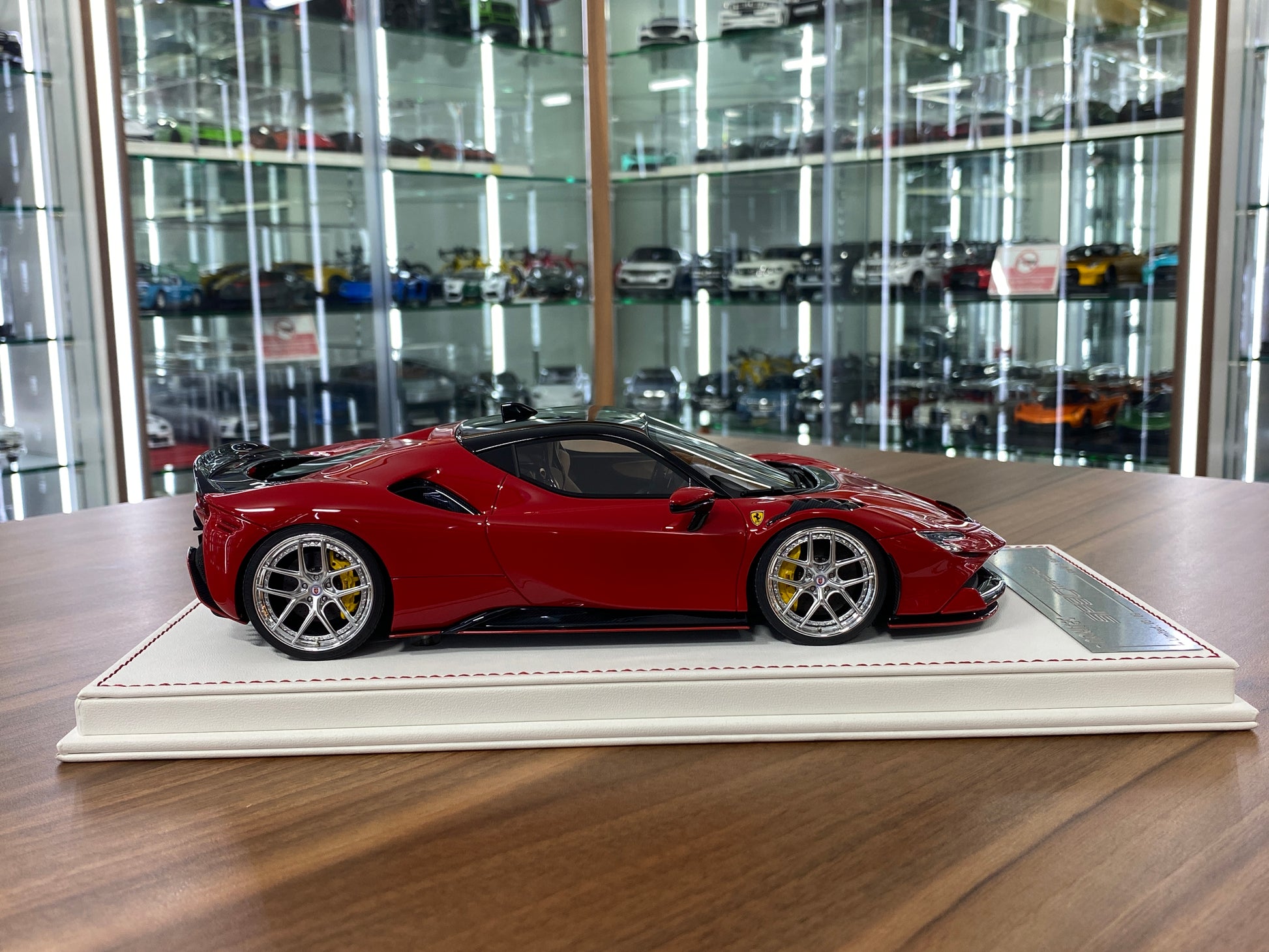 1/18 Davis & Giovanni Ferrari SF90 Stradale Novitec Rosso Corsa | Resin | Limited 8 pcs
