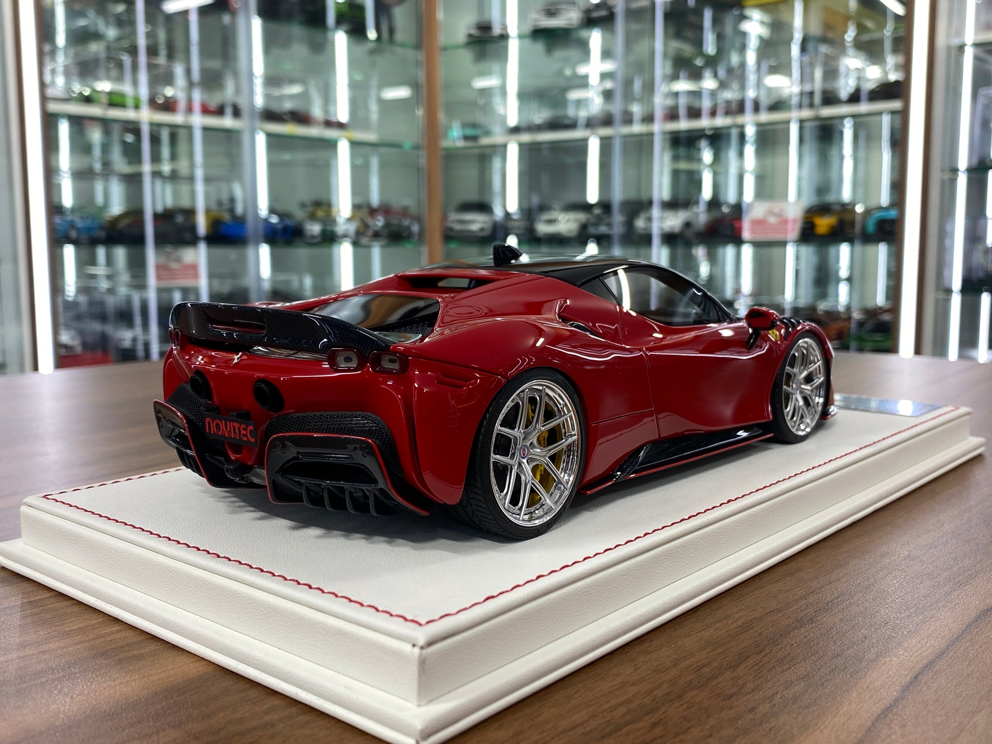 1/18 Davis & Giovanni Ferrari SF90 Stradale Novitec Rosso Corsa | Resin | Limited 8 pcs