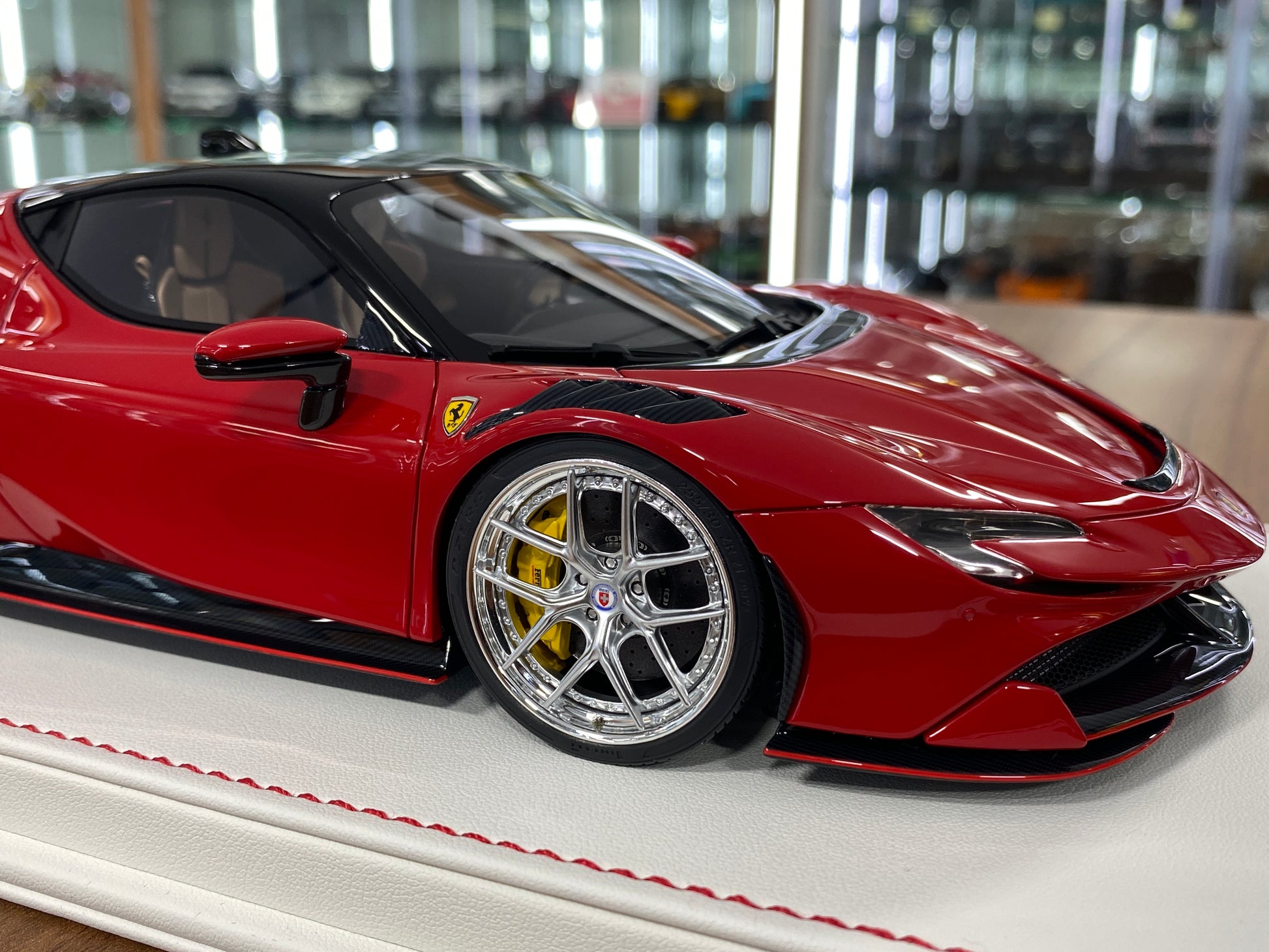 1/18 Davis & Giovanni Ferrari SF90 Stradale Novitec Rosso Corsa | Resin | Limited 8 pcs