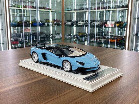 1/18 Resin Davis & Giovanni Lamborghini AVENTADOR LP 720-4 SV LB Performance with Light blue metallic, carbon roof, white rims Limited Edition - 8 pcs