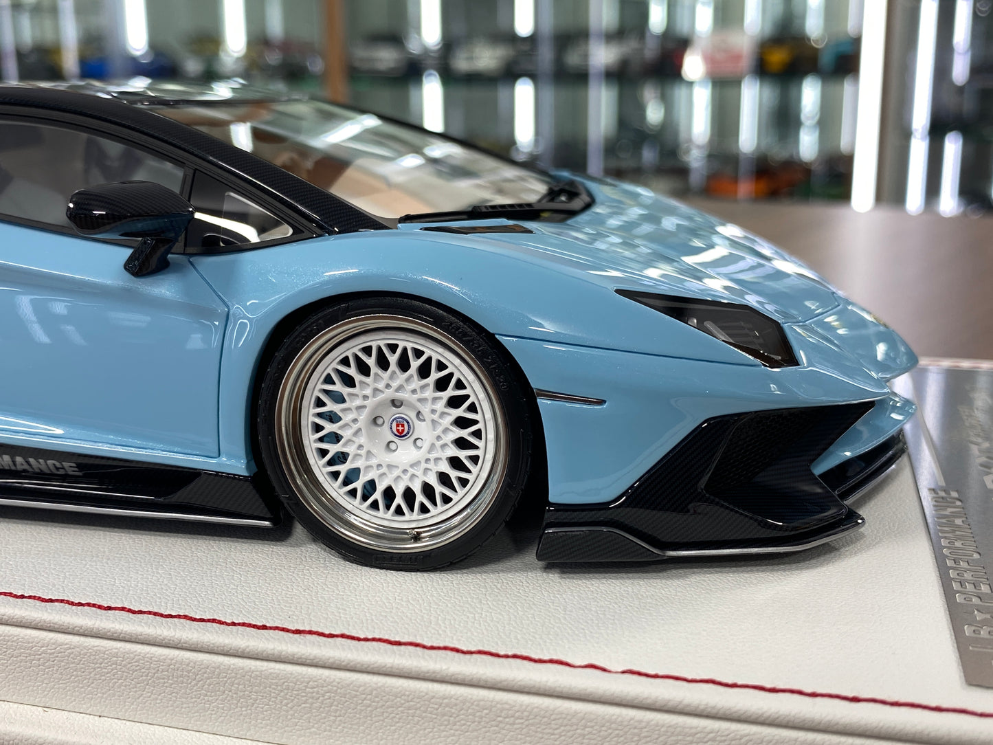 1/18 Resin Davis & Giovanni Lamborghini AVENTADOR LP 720-4 SV LB Performance with Light blue metallic, carbon roof, white rims Limited Edition - 8 pcs