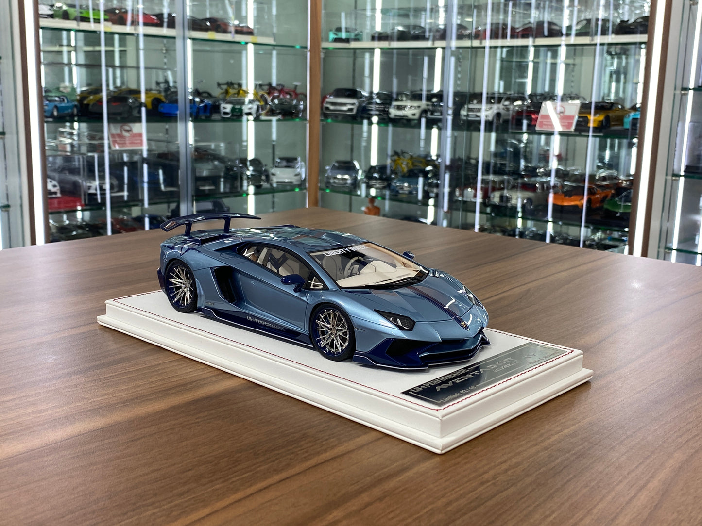 1/18 Resin Davis & Giovanni Lamborghini AVENTADOR LP 720-4 SV LB Performance with Azul Plateado, blue stripe, blue carbon Limited Edition - 10 pcs