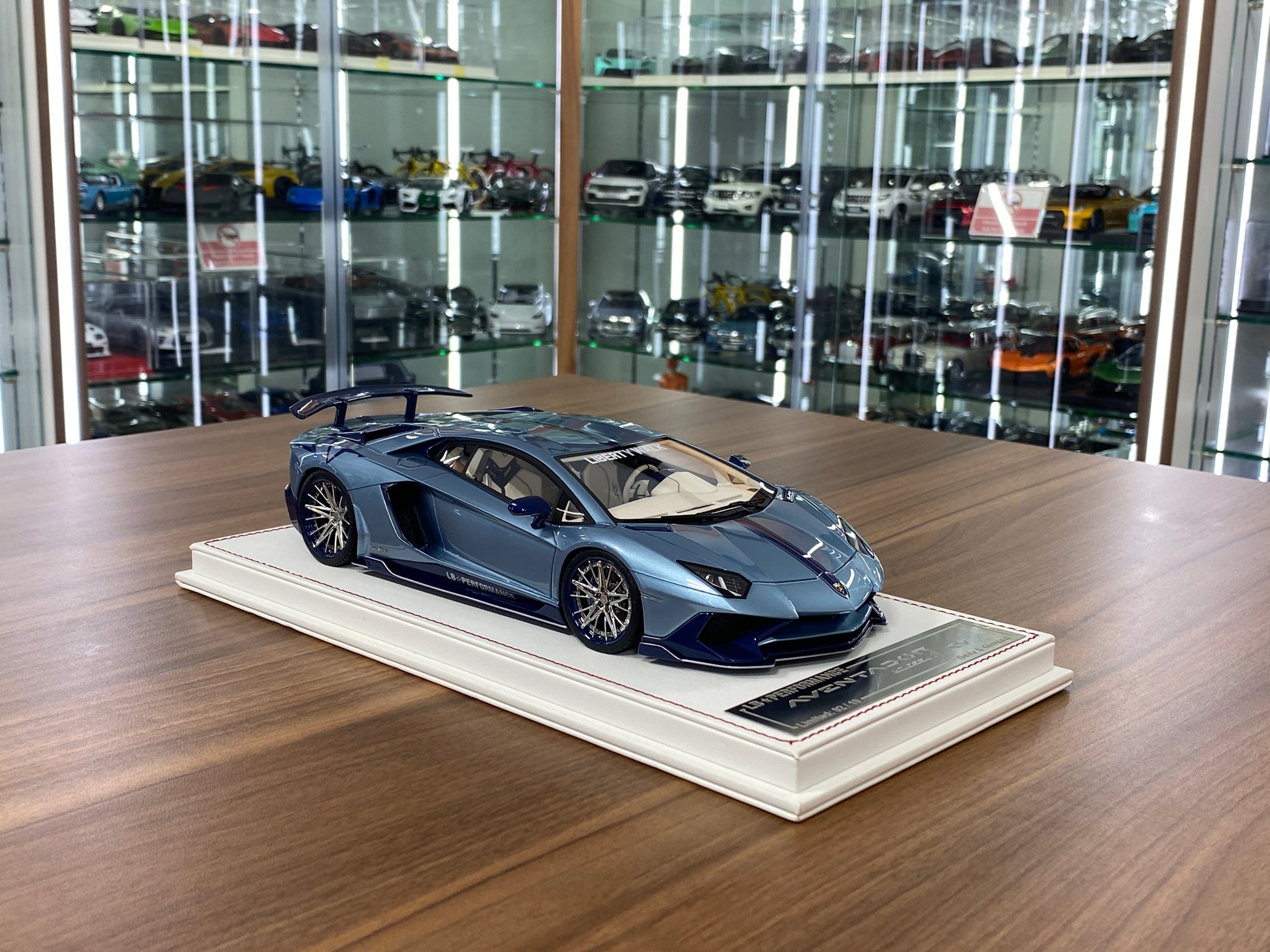 1/18 Resin Davis & Giovanni Lamborghini AVENTADOR LP 720-4 SV LB Performance with Azul Plateado, blue stripe, blue carbon Limited Edition - 10 pcs