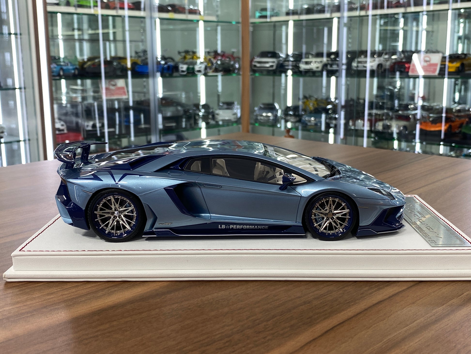 1/18 Resin Davis & Giovanni Lamborghini AVENTADOR LP 720-4 SV LB Performance with Azul Plateado, blue stripe, blue carbon Limited Edition - 10 pcs
