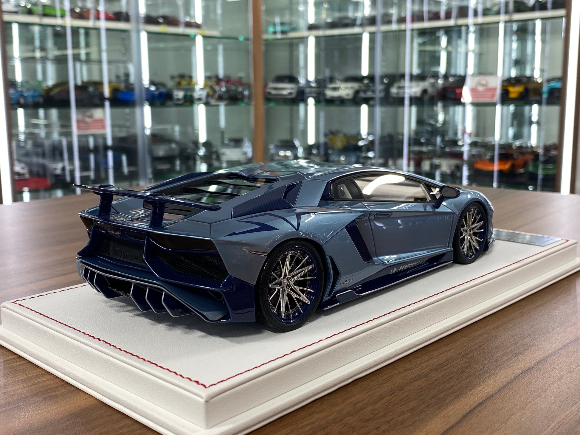 1/18 Resin Davis & Giovanni Lamborghini AVENTADOR LP 720-4 SV LB Performance with Azul Plateado, blue stripe, blue carbon Limited Edition - 10 pcs