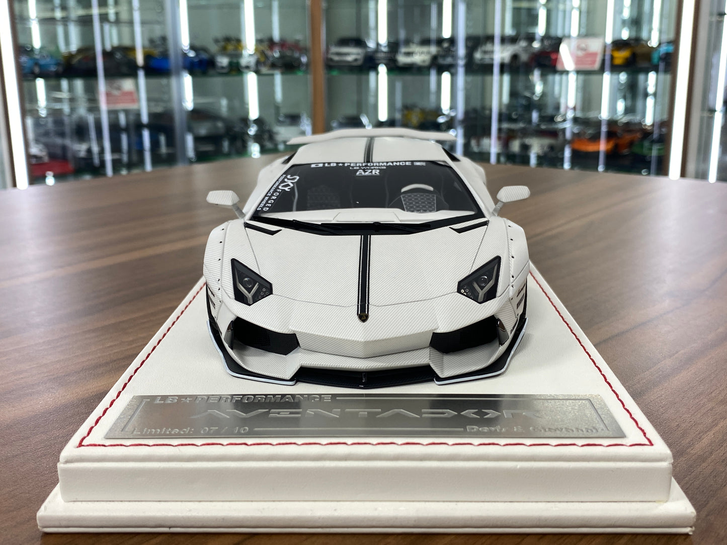 1/18 Resin Davis & Giovanni Lamborghini AVENTADOR LB Performance with White Carbon Fiber, black stripe Limited Edition - 10 pcs