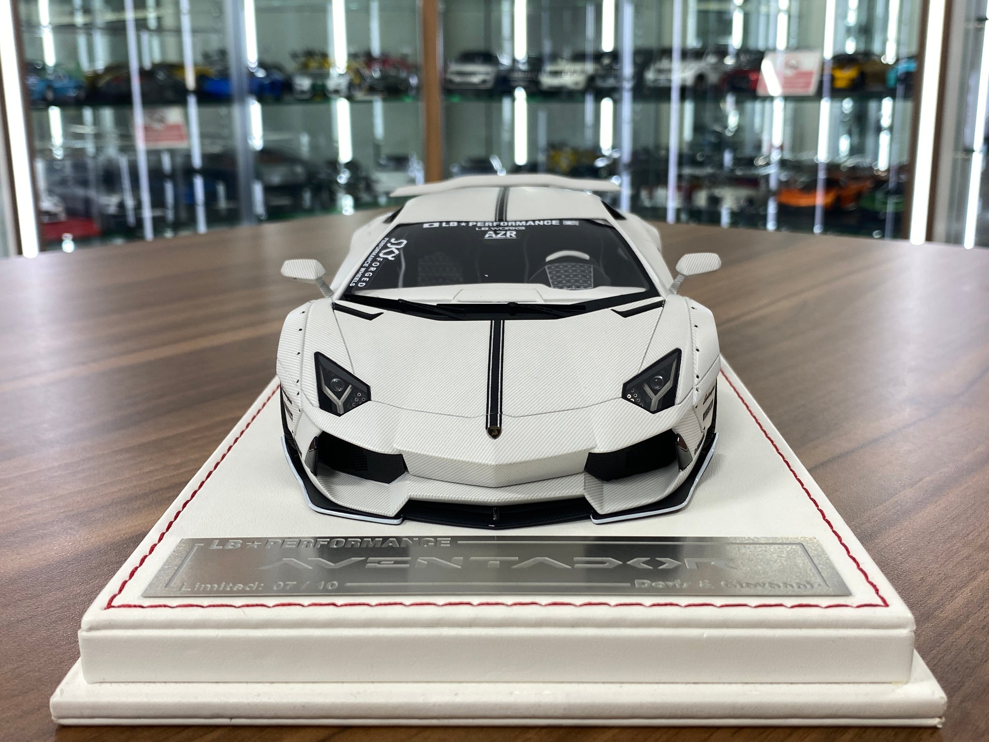1/18 Resin Davis & Giovanni Lamborghini AVENTADOR LB Performance with White Carbon Fiber, black stripe Limited Edition - 10 pcs