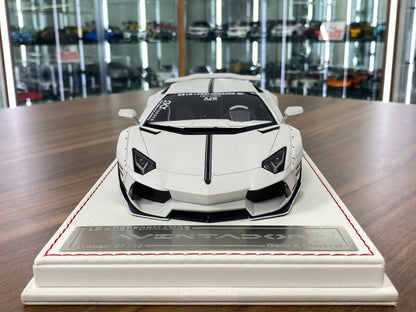 1/18 Resin Davis & Giovanni Lamborghini AVENTADOR LB Performance with White Carbon Fiber, black stripe Limited Edition - 10 pcs