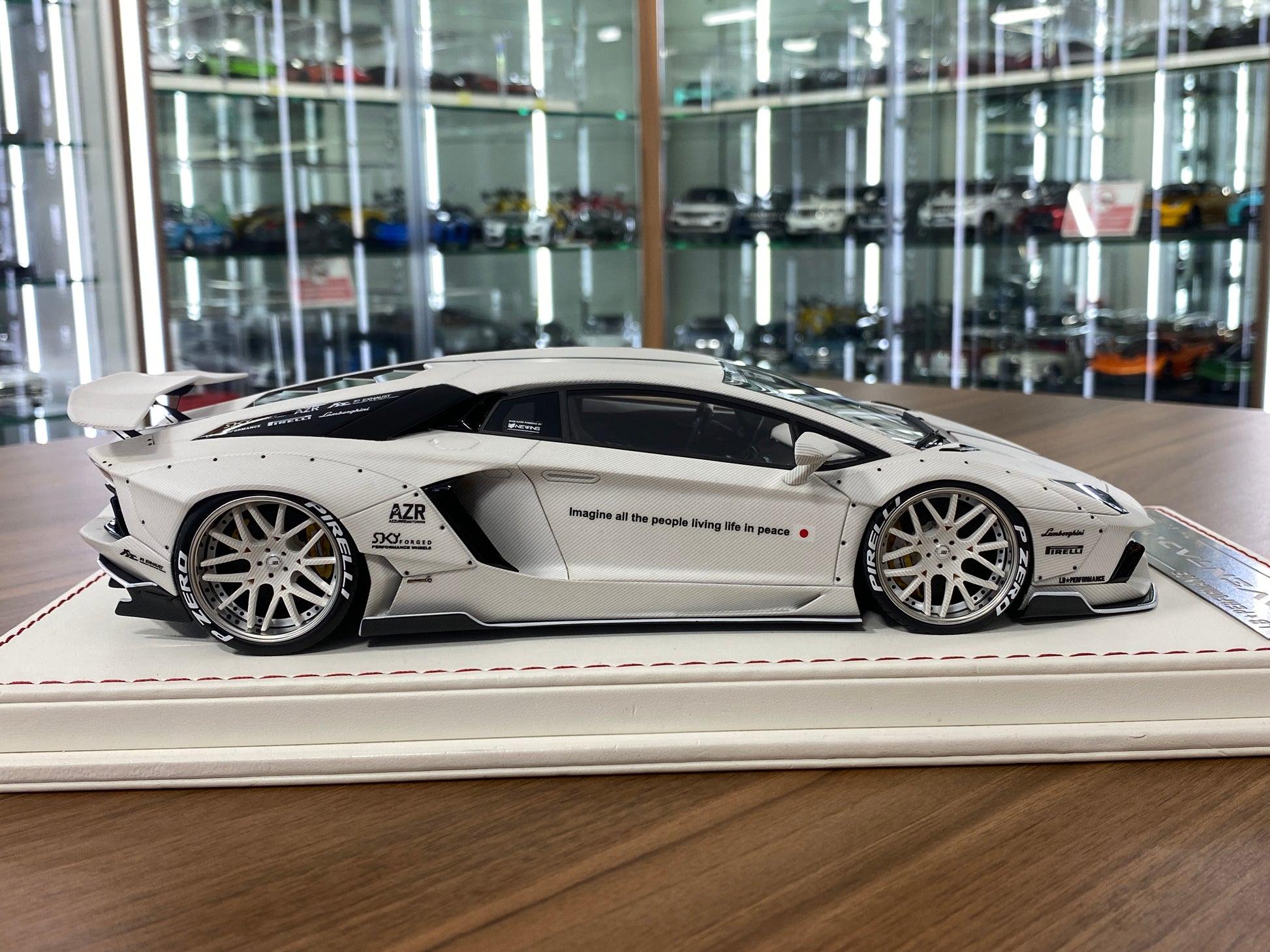 1/18 Resin Davis & Giovanni Lamborghini AVENTADOR LB Performance with White Carbon Fiber, black stripe Limited Edition - 10 pcs