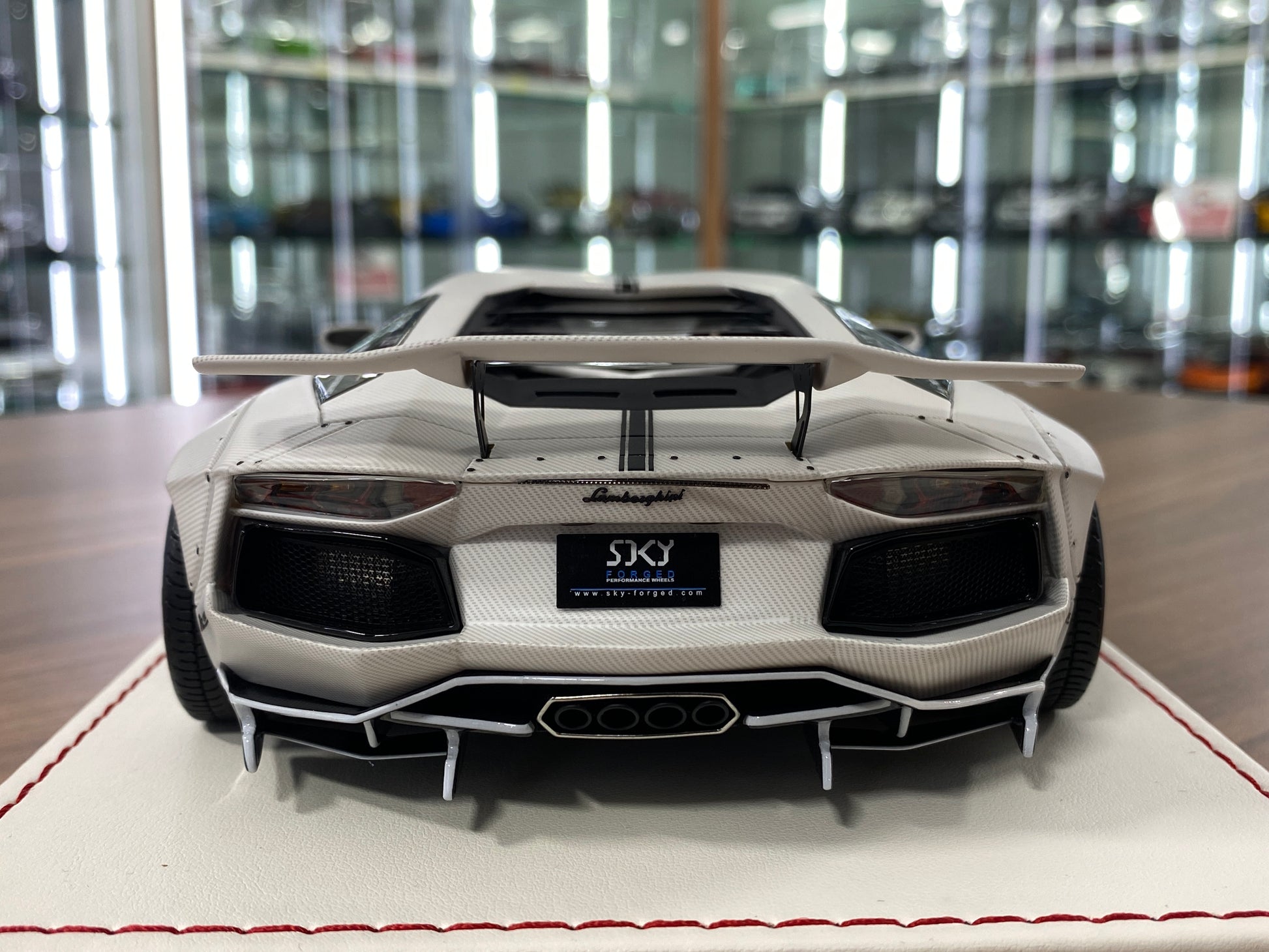 1/18 Resin Davis & Giovanni Lamborghini AVENTADOR LB Performance with White Carbon Fiber, black stripe Limited Edition - 10 pcs
