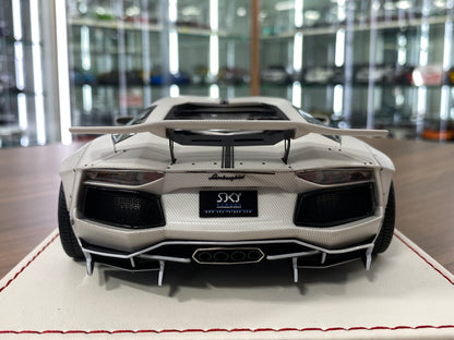 1/18 Resin Davis & Giovanni Lamborghini AVENTADOR LB Performance with White Carbon Fiber, black stripe Limited Edition - 10 pcs