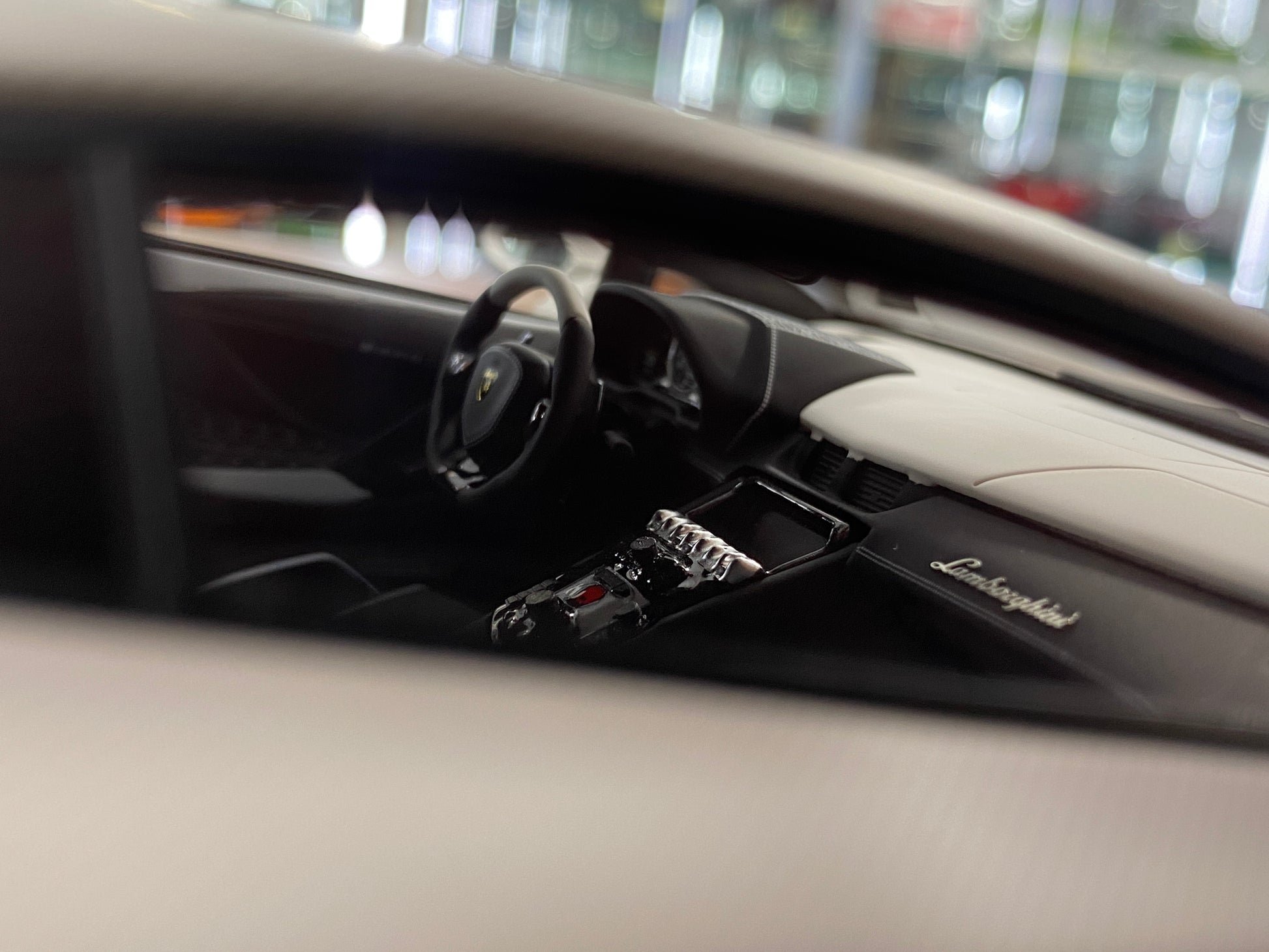 1/18 Resin Davis & Giovanni Lamborghini AVENTADOR LB Performance with White Carbon Fiber, black stripe Limited Edition - 10 pcs