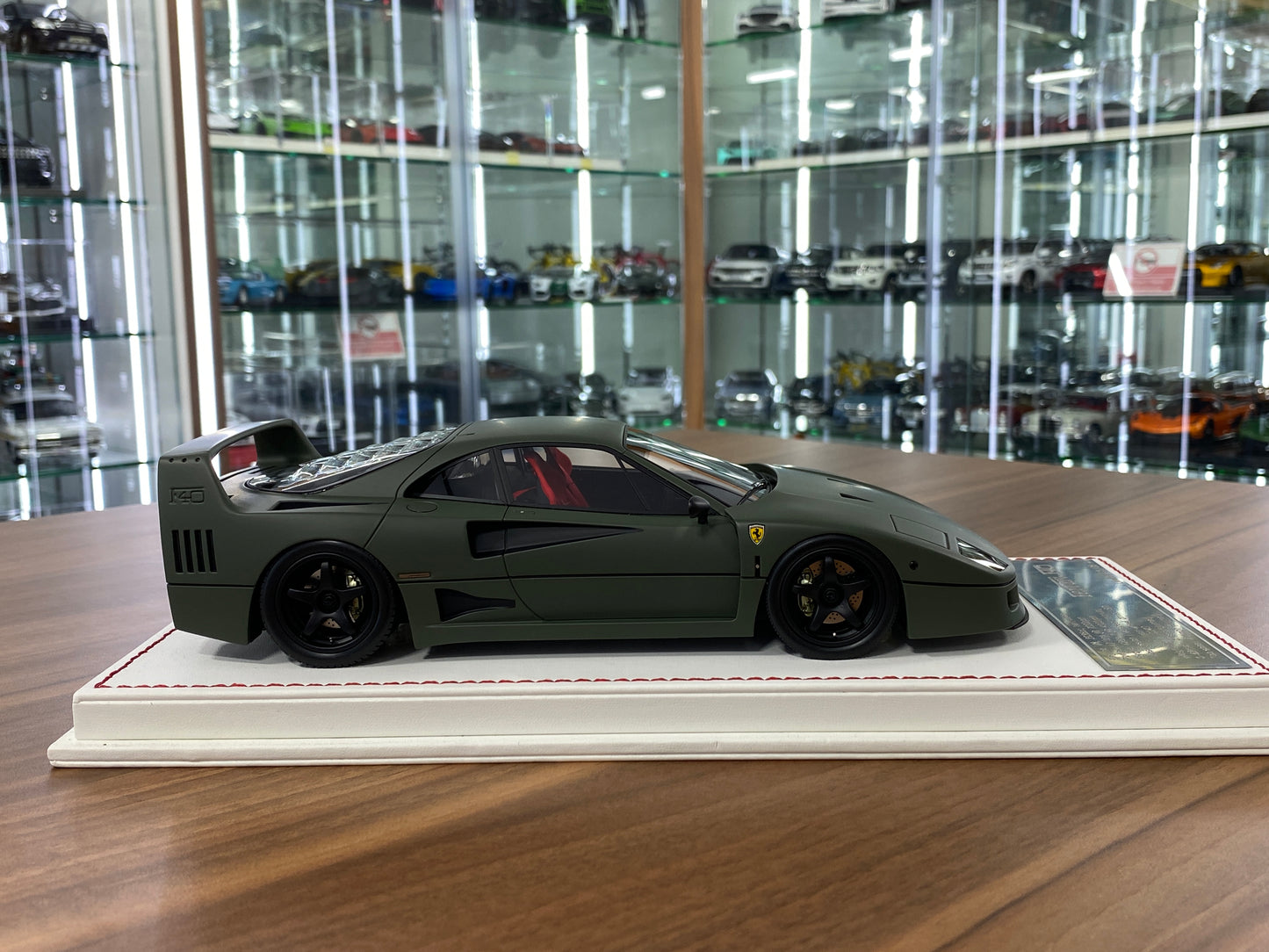 1/18 Resin Model Davis & Giovanni Ferrari F40 Military green, black/red interior Limited to 8 Pcs.