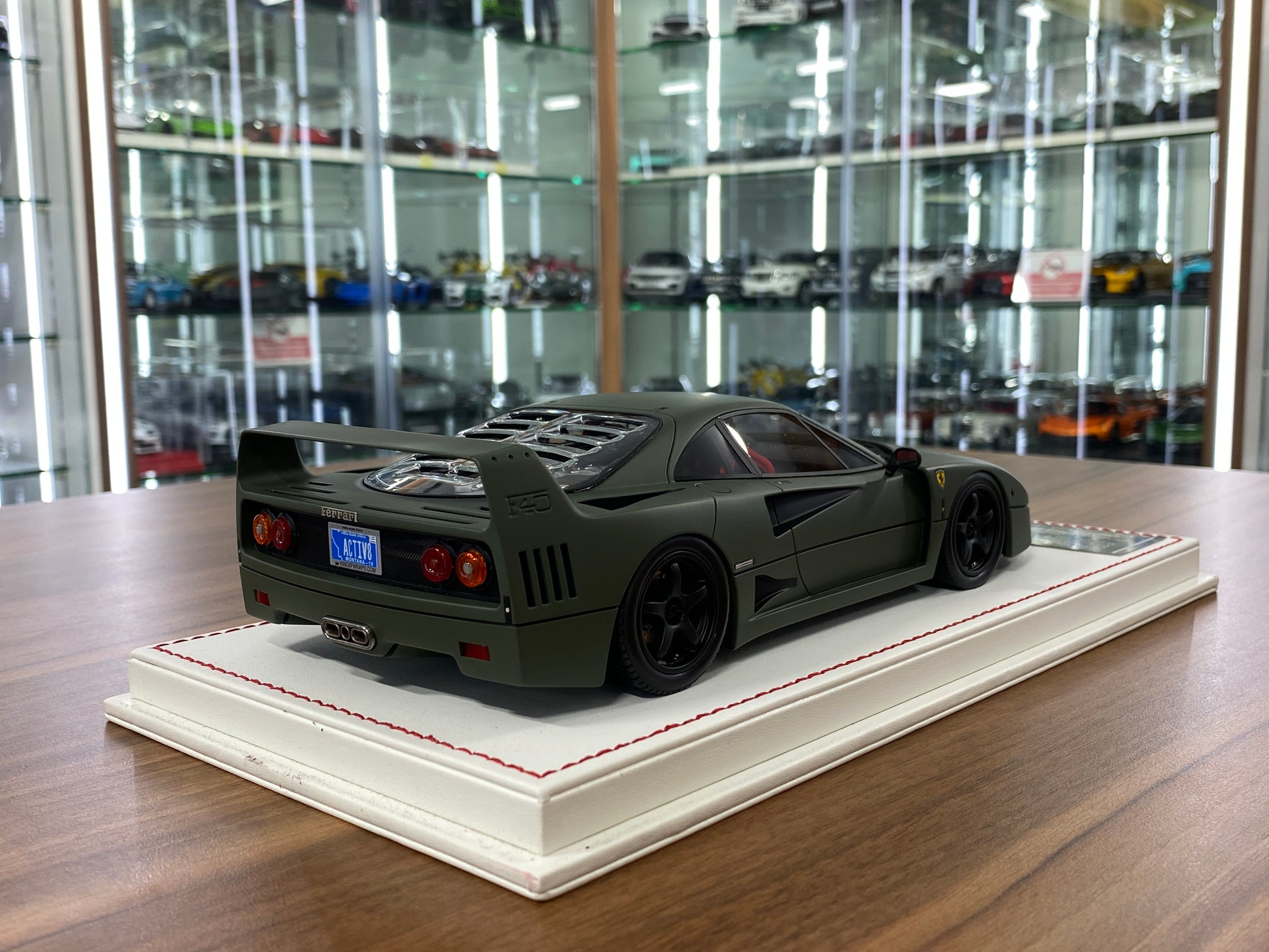 1/18 Resin Model Davis & Giovanni Ferrari F40 Military green, black/red interior Limited to 8 Pcs.