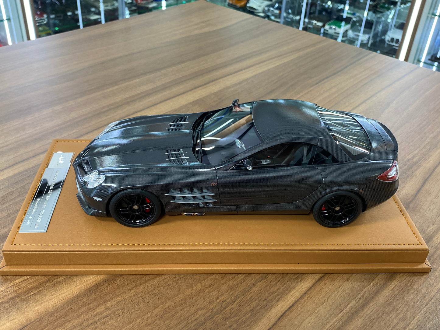 1/18 Resin IVY Models - Mercedes-Benz SLR McLaren 722 in Striking Full Carbon