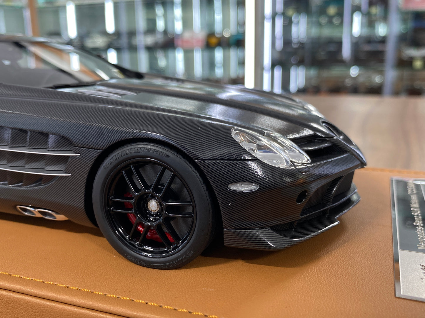 1/18 Resin IVY Models - Mercedes-Benz SLR McLaren 722 in Striking Full Carbon