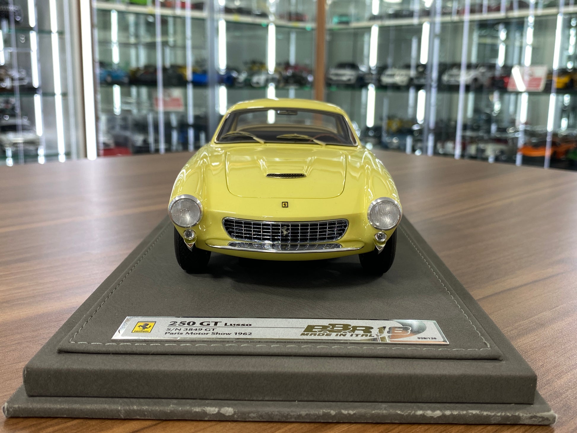 1/18 Ferrari 250 GT Lusso Paris Motor Show 1962 – S/N 3849 GT Yellow | BBR Models Resin | Limited to 129 Pieces