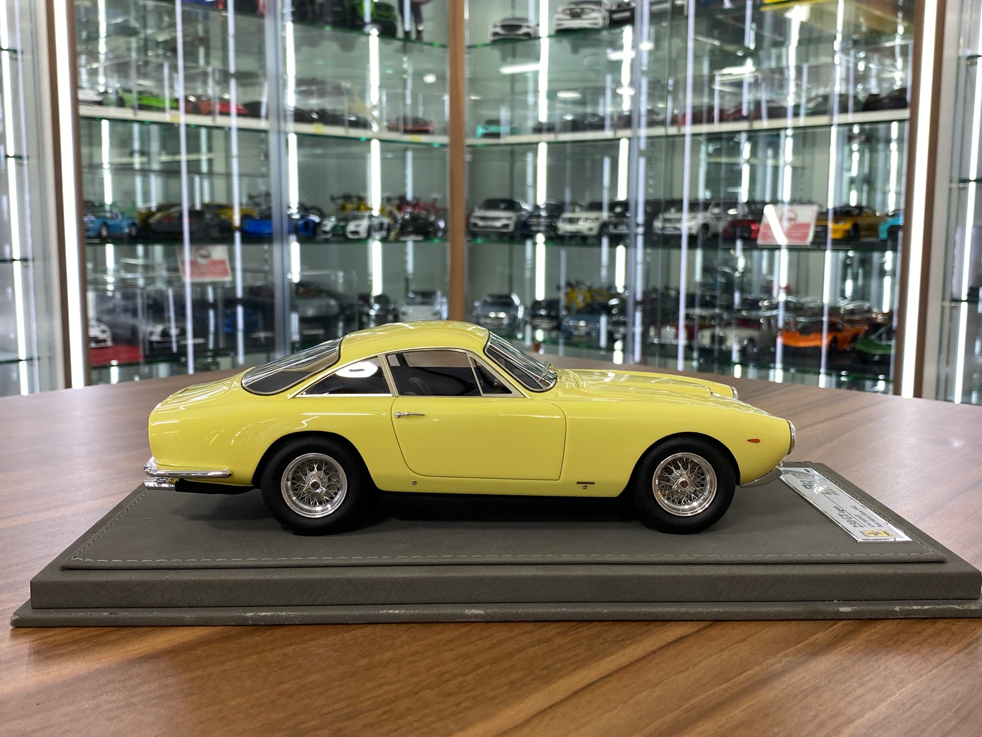 1/18 Ferrari 250 GT Lusso Paris Motor Show 1962 – S/N 3849 GT Yellow | BBR Models Resin | Limited to 129 Pieces