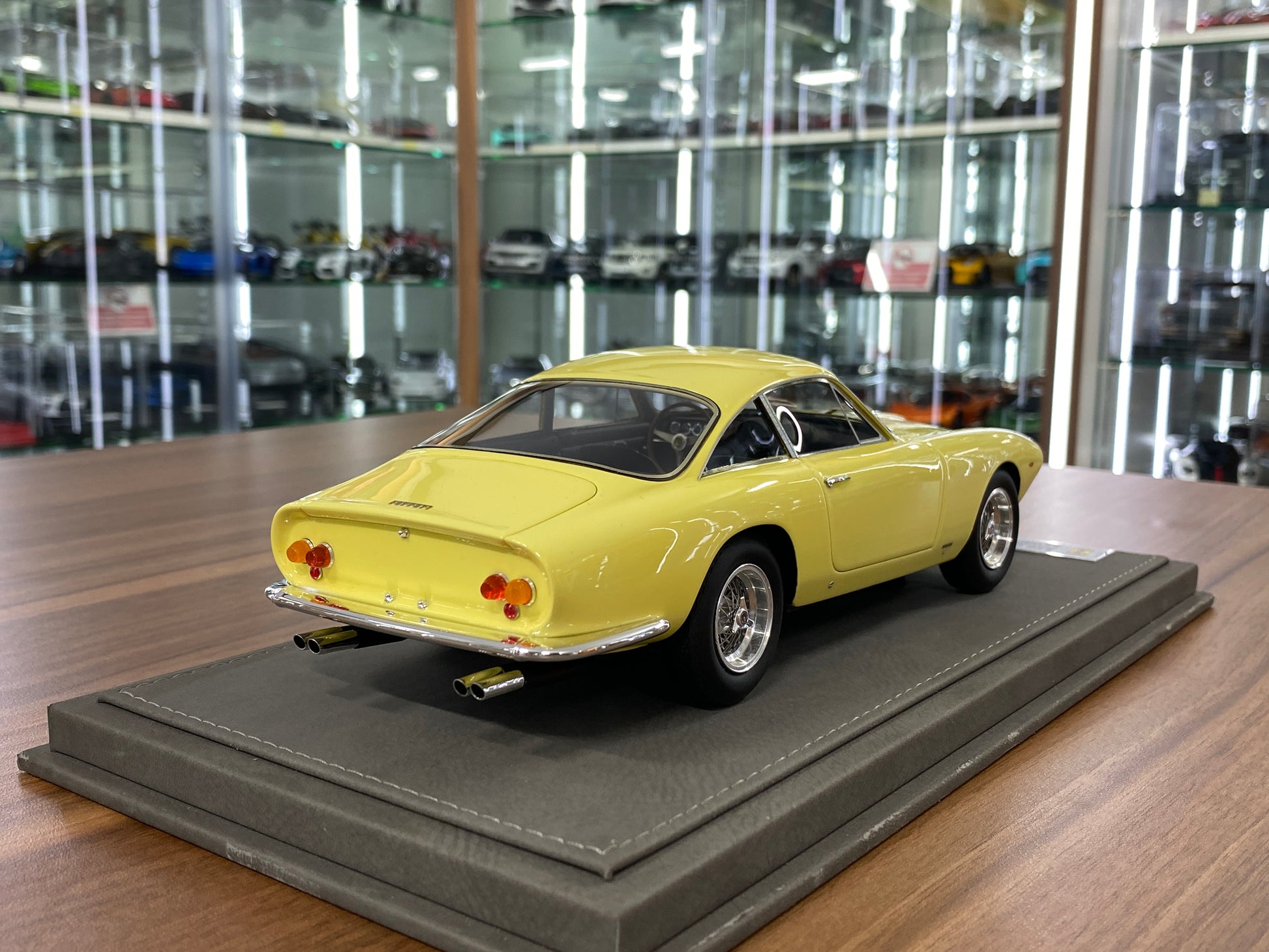 1/18 Ferrari 250 GT Lusso Paris Motor Show 1962 – S/N 3849 GT Yellow | BBR Models Resin | Limited to 129 Pieces