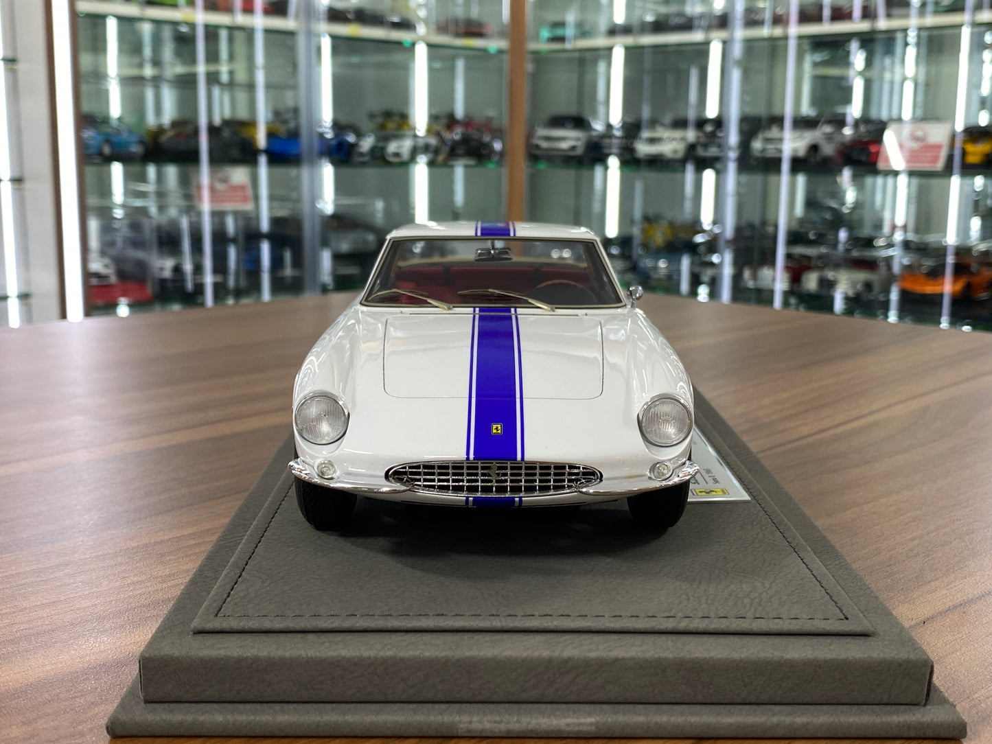1/18 Ferrari 500 Superfast Series II S/N6307 SF 1965 – White , Blue Stripes | BBR Models Resin | Limited to 72 Pieces