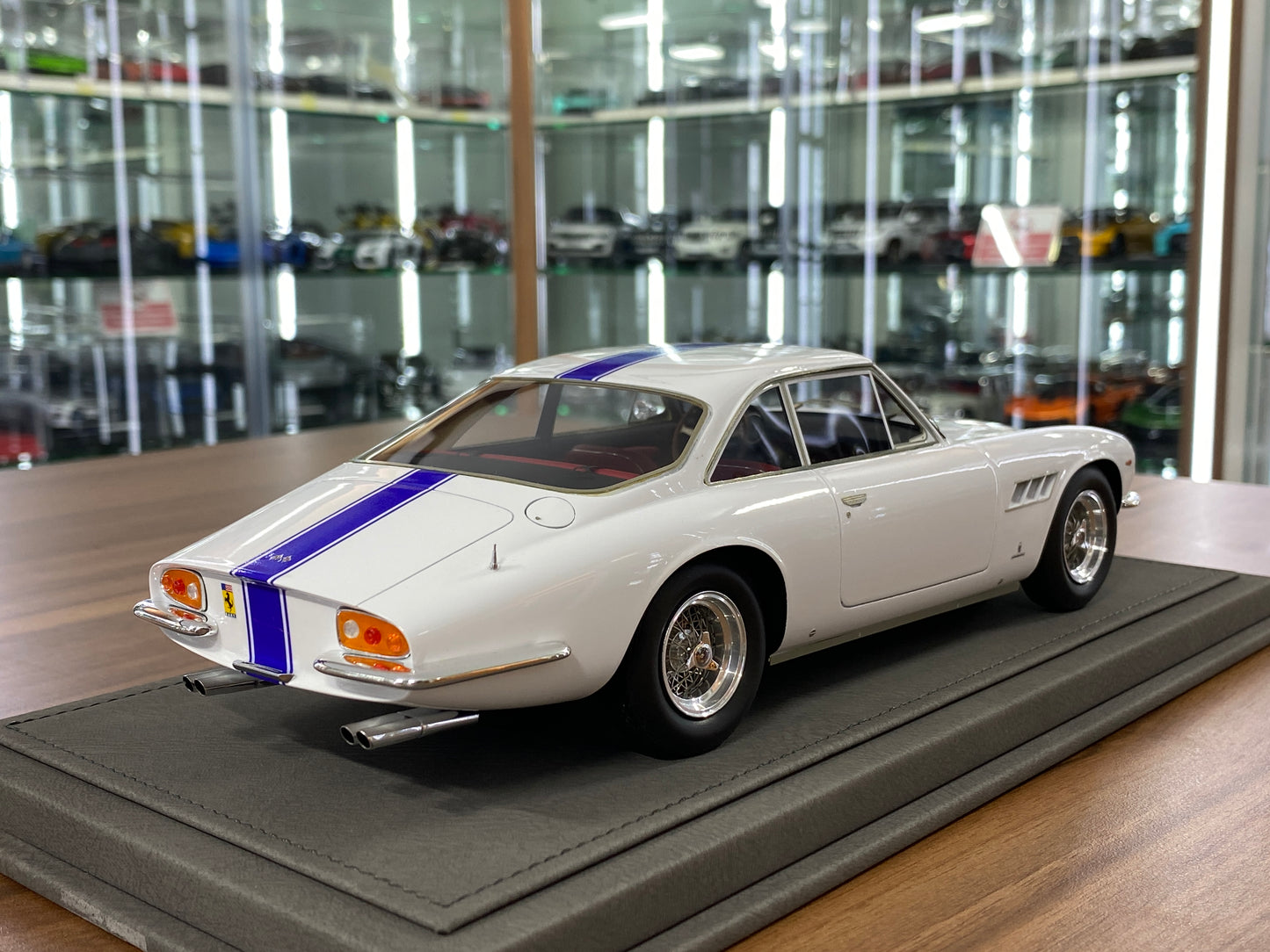1/18 Ferrari 500 Superfast Series II S/N6307 SF 1965 – White , Blue Stripes | BBR Models Resin | Limited to 72 Pieces