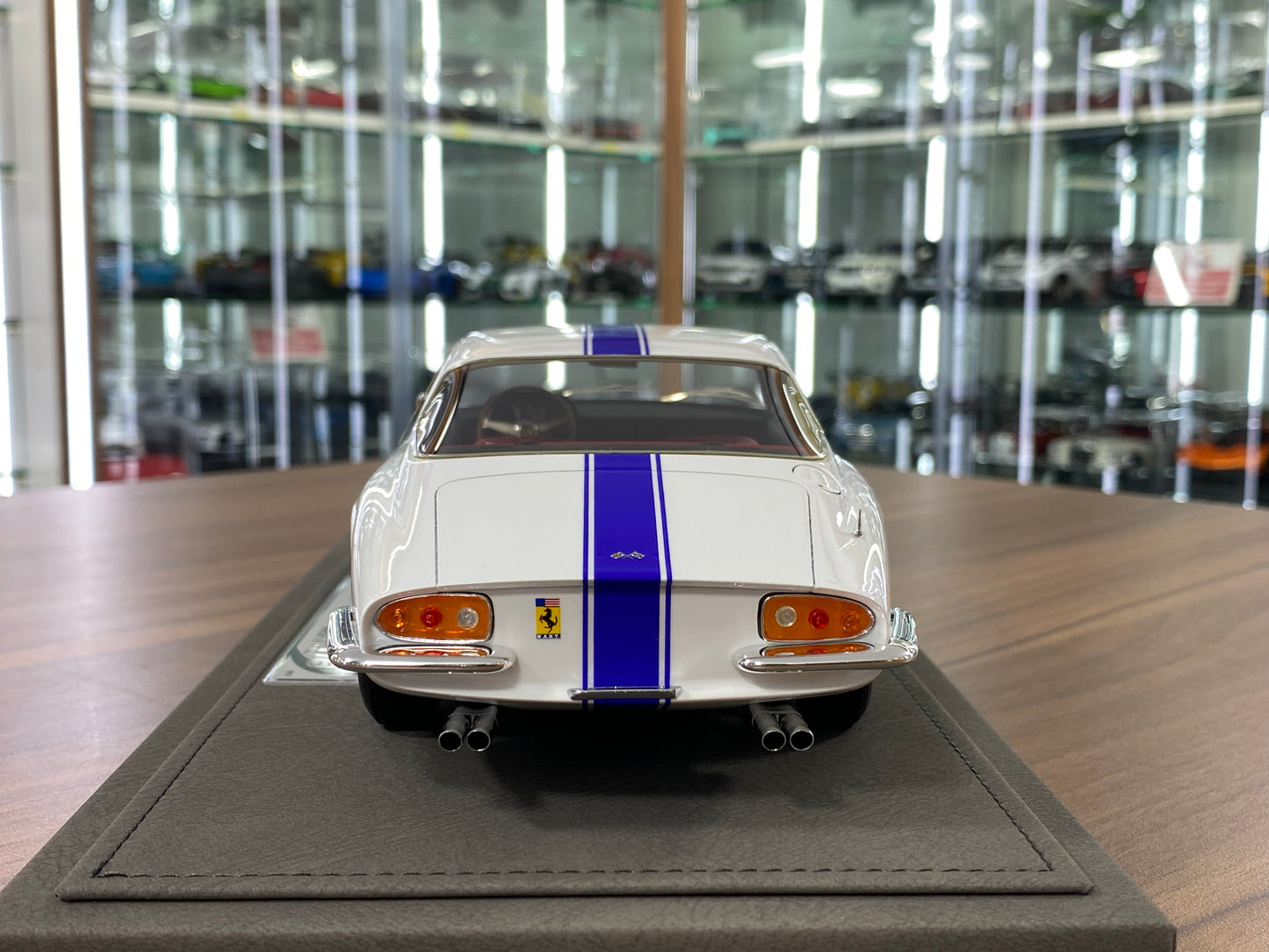 1/18 Ferrari 500 Superfast Series II S/N6307 SF 1965 – White , Blue Stripes | BBR Models Resin | Limited to 72 Pieces