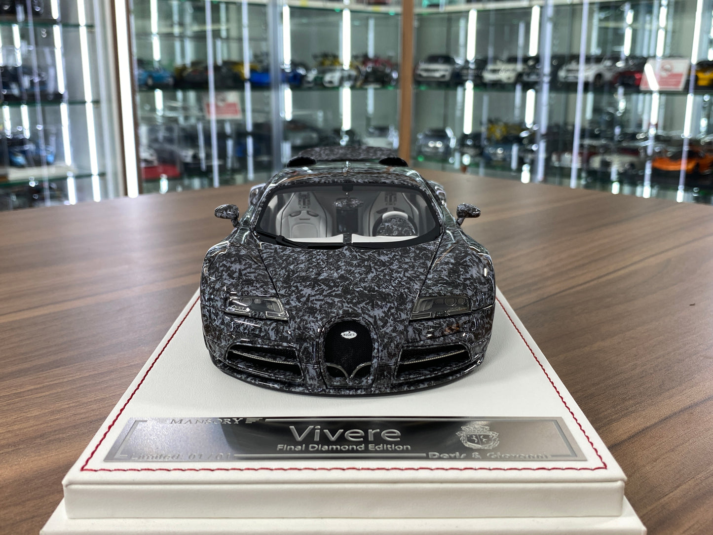 1/18 Resin - Davis & Giovanni Bugatti Vivere Mansory Final Diamond Edition in Forged Carbon Fiber , 01/01 Limited