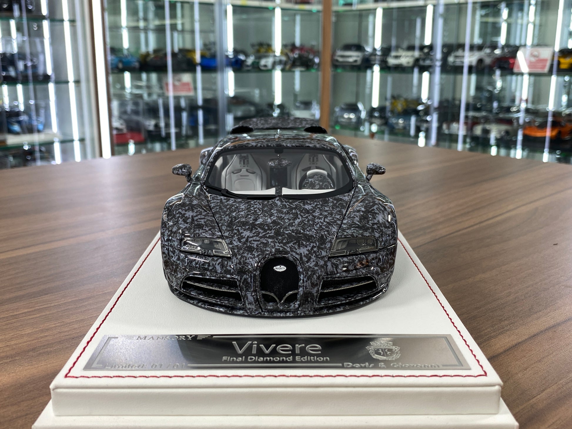 1/18 Resin - Davis & Giovanni Bugatti Vivere Mansory Final Diamond Edition in Forged Carbon Fiber , 01/01 Limited