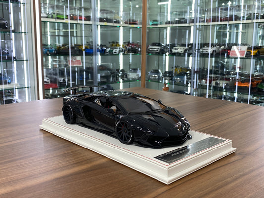 1/18 Lamborghini Aventador LP700/4 SV LB Performance – Resin | Carbon/White | Davis & Giovanni | 1 of 1