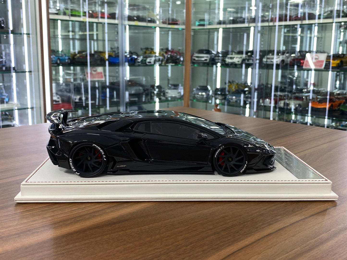 1/18 Lamborghini Aventador LP700/4 SV LB Performance – Resin | Carbon/White | Davis & Giovanni | 1 of 1