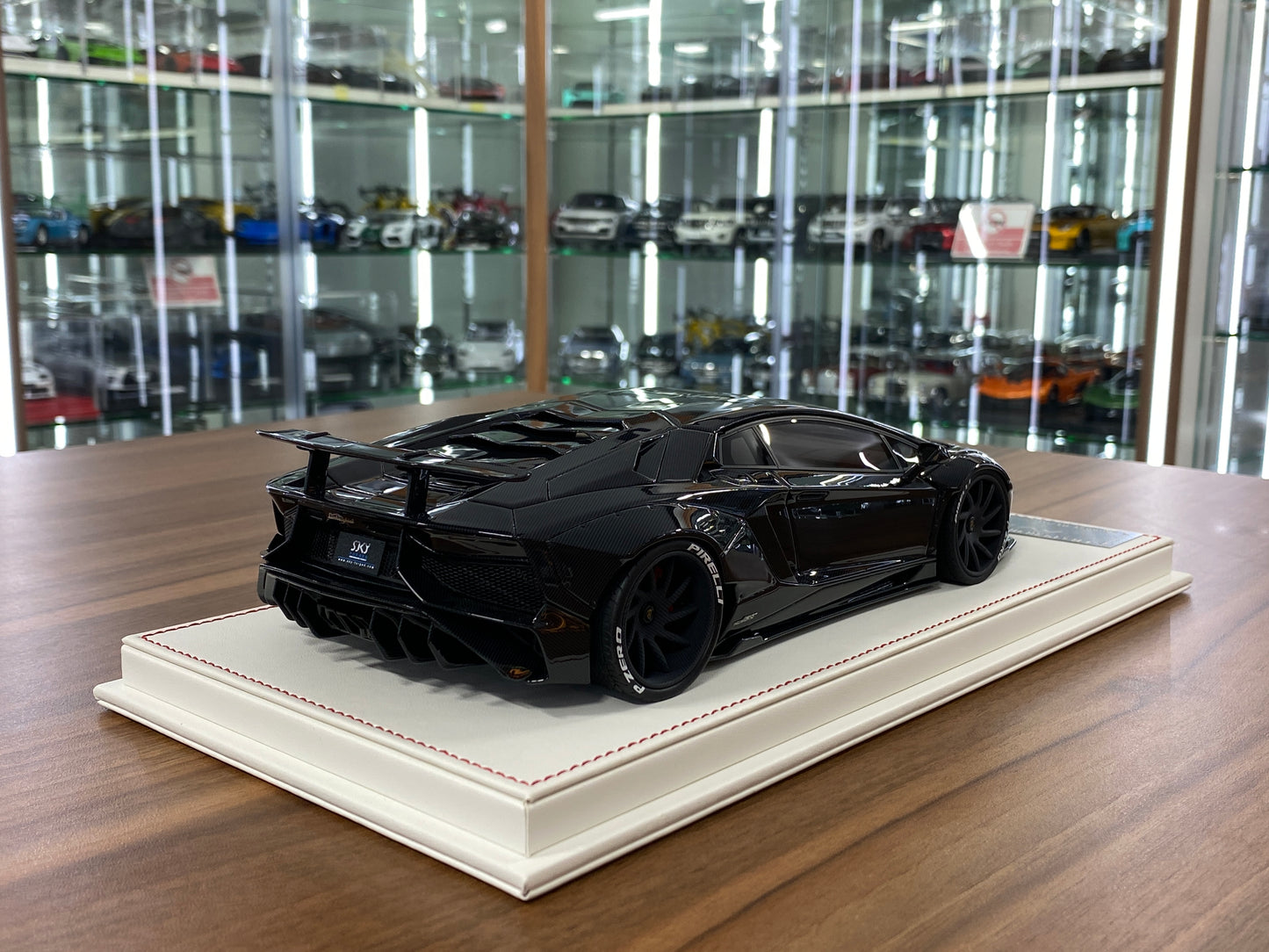 1/18 Lamborghini Aventador LP700/4 SV LB Performance – Resin | Carbon/White | Davis & Giovanni | 1 of 1