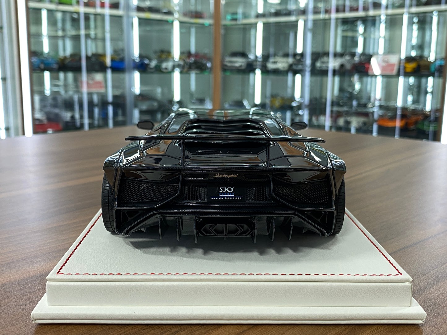 1/18 Lamborghini Aventador LP700/4 SV LB Performance – Resin | Carbon/White | Davis & Giovanni | 1 of 1