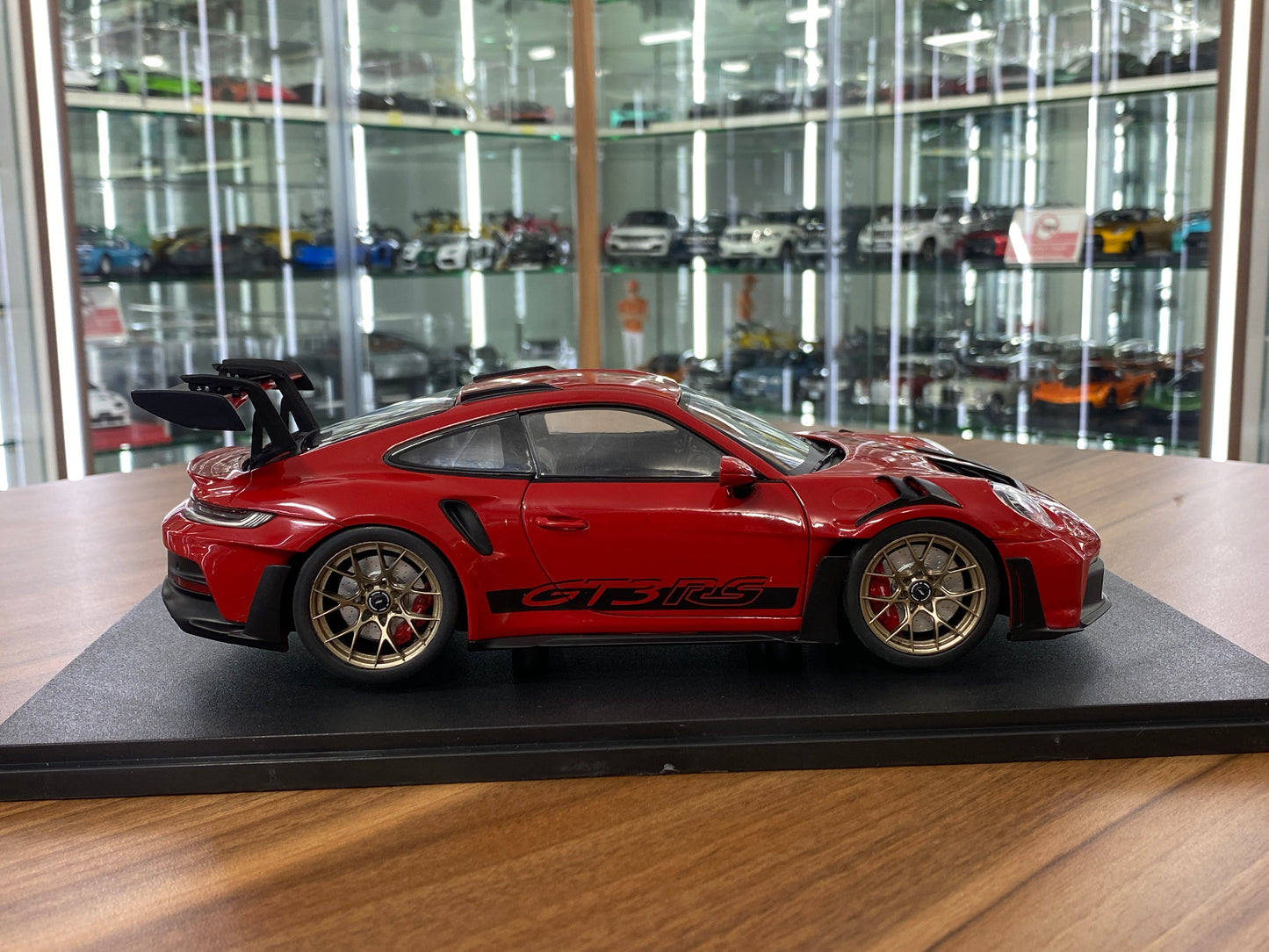 1/18 Diecast Porsche 911 (992) GT3 RS 2024 in Guard Red | Solido