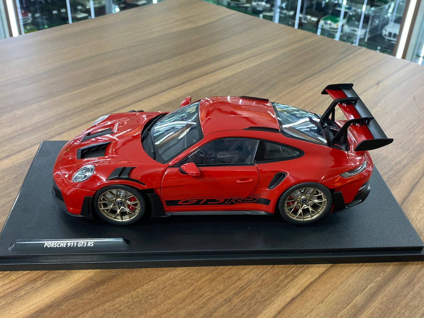 1/18 Diecast Porsche 911 (992) GT3 RS 2024 in Guard Red | Solido