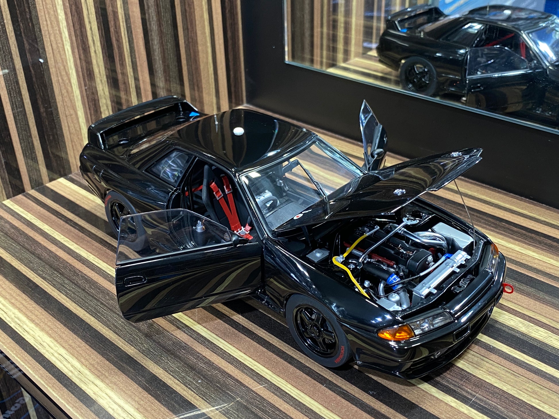 Autoart Nissan Skyline GT-R R32 - 1/18 Diecast Model, All Opening Autoart Nissan Skyline GT-R R32 - 1/18 Diecast Model, All Opening